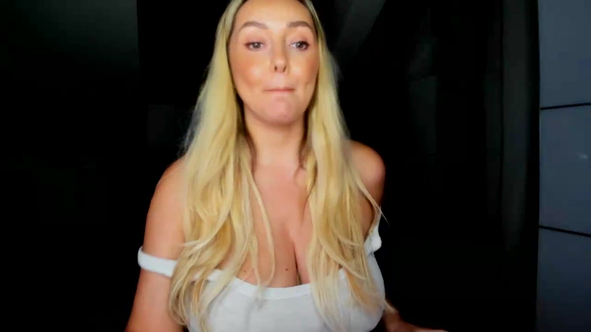 Gallery image thumbnail from Mi_Ha's myfreecams stream on, 08/06/2026, 16:03 image 6 of 20