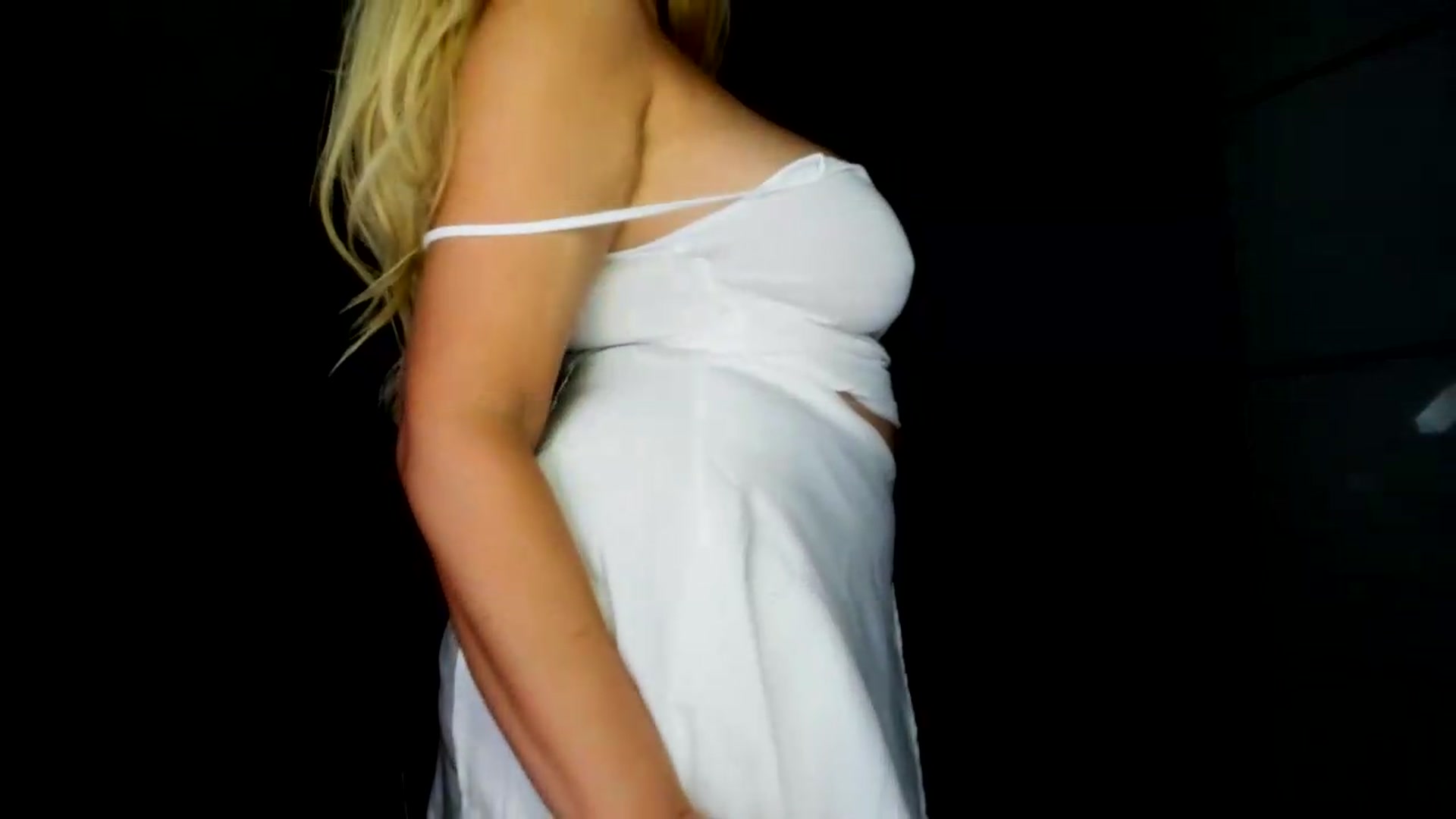 Gallery image thumbnail from Mi_Ha's myfreecams stream on, 08/10/2026, 15:16 image 11 of 20