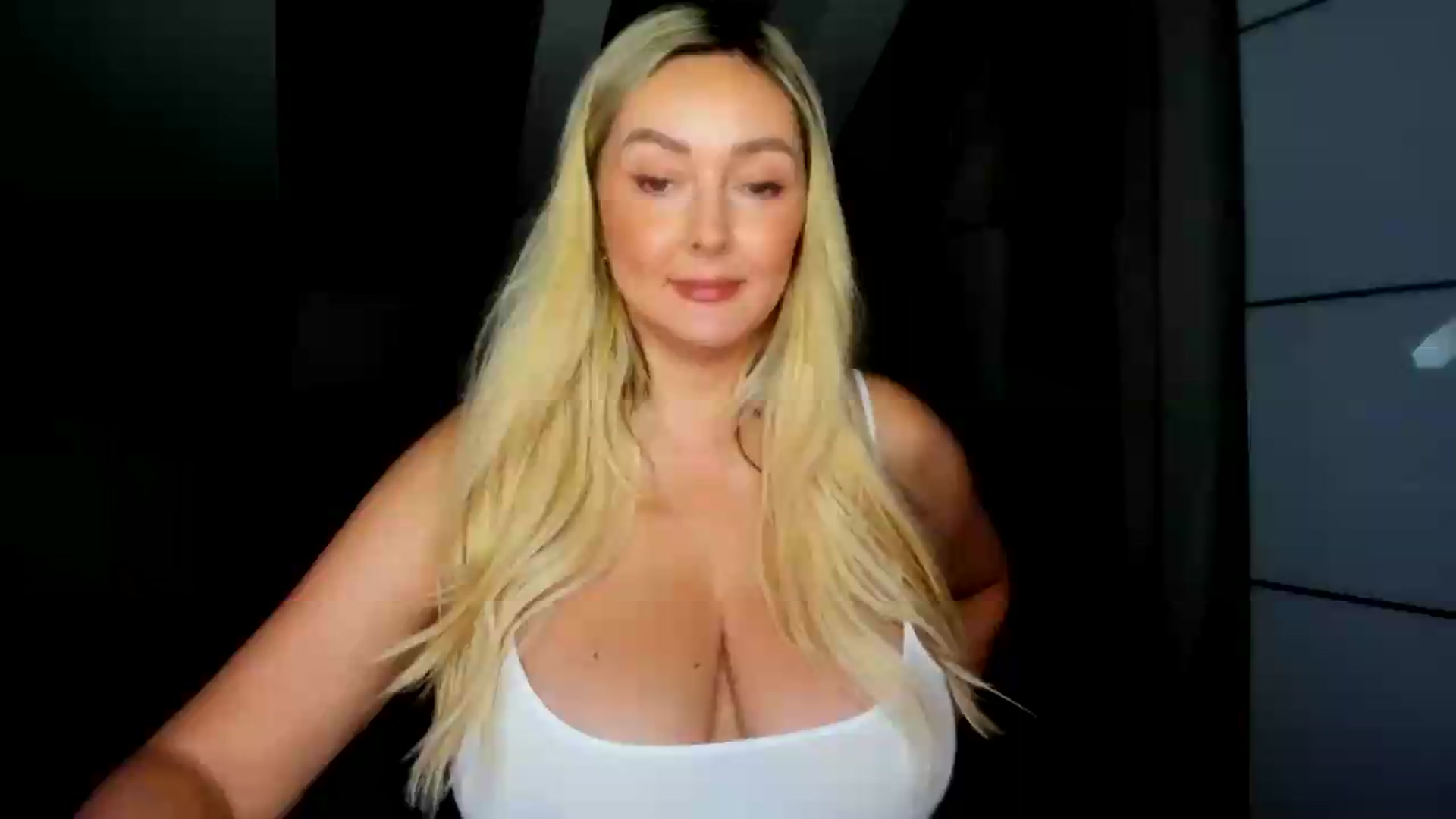 Gallery image thumbnail from Mi_Ha's myfreecams stream on, 08/10/2026, 15:16 image 10 of 20