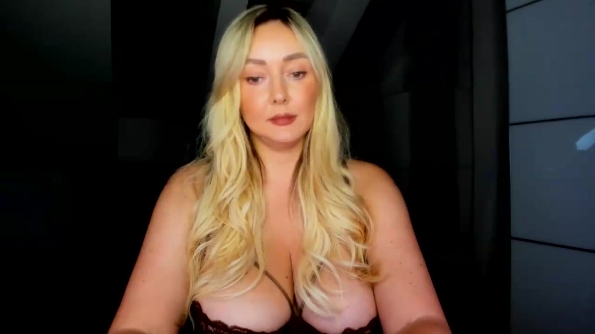 Gallery image thumbnail from Mi_Ha's myfreecams stream on, 08/11/2026, 14:05 image 13 of 20