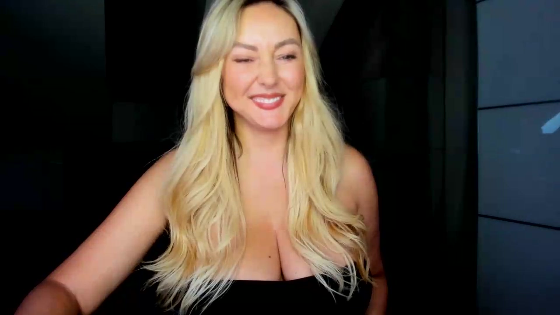 Gallery image thumbnail from Mi_Ha's myfreecams stream on, 08/12/2026, 15:08 image 11 of 20