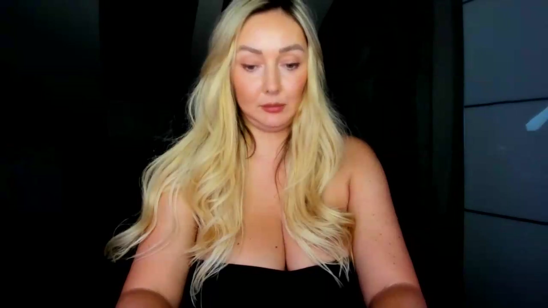 Gallery image thumbnail from Mi_Ha's myfreecams stream on, 08/12/2026, 15:08 image 16 of 20