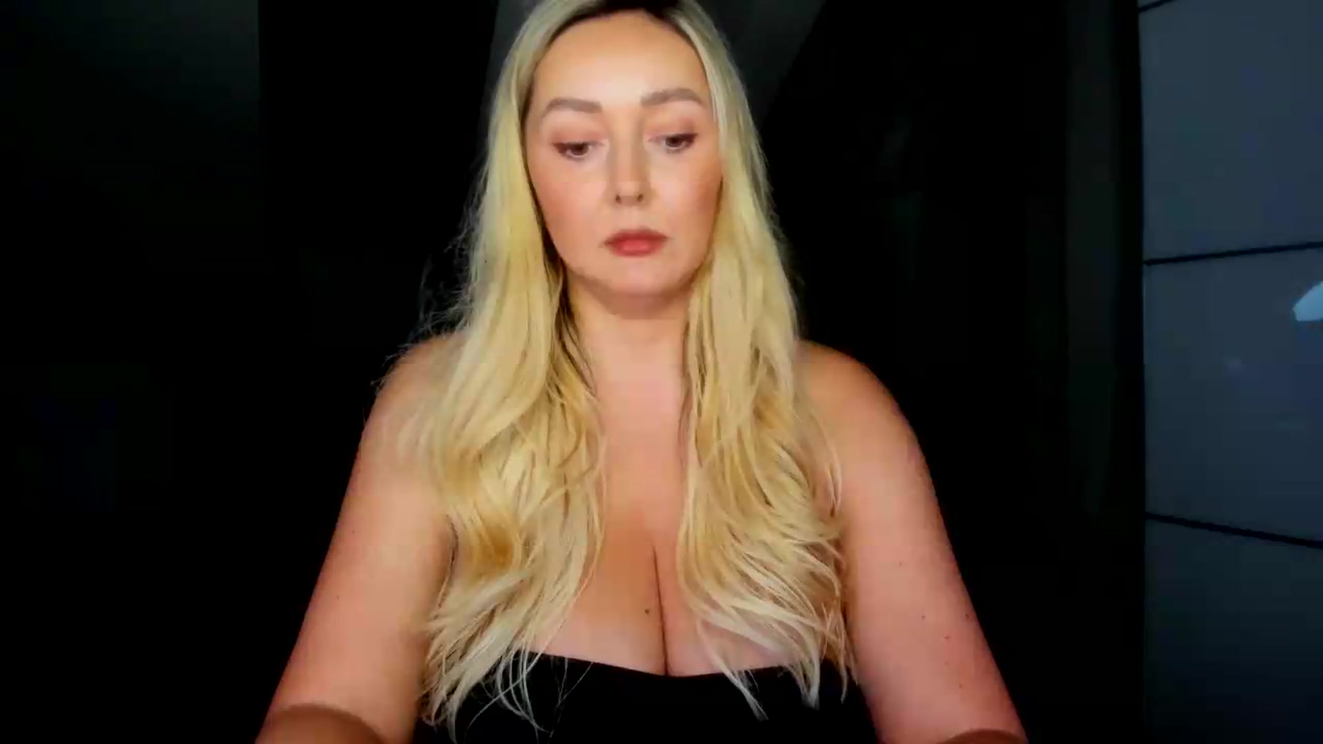 Gallery image thumbnail from Mi_Ha's myfreecams stream on, 08/12/2026, 15:08 image 4 of 20
