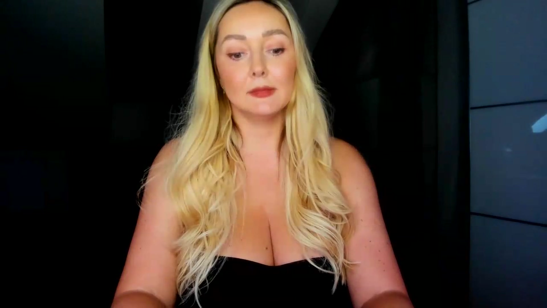 Gallery image thumbnail from Mi_Ha's myfreecams stream on, 08/12/2026, 15:08 image 2 of 20