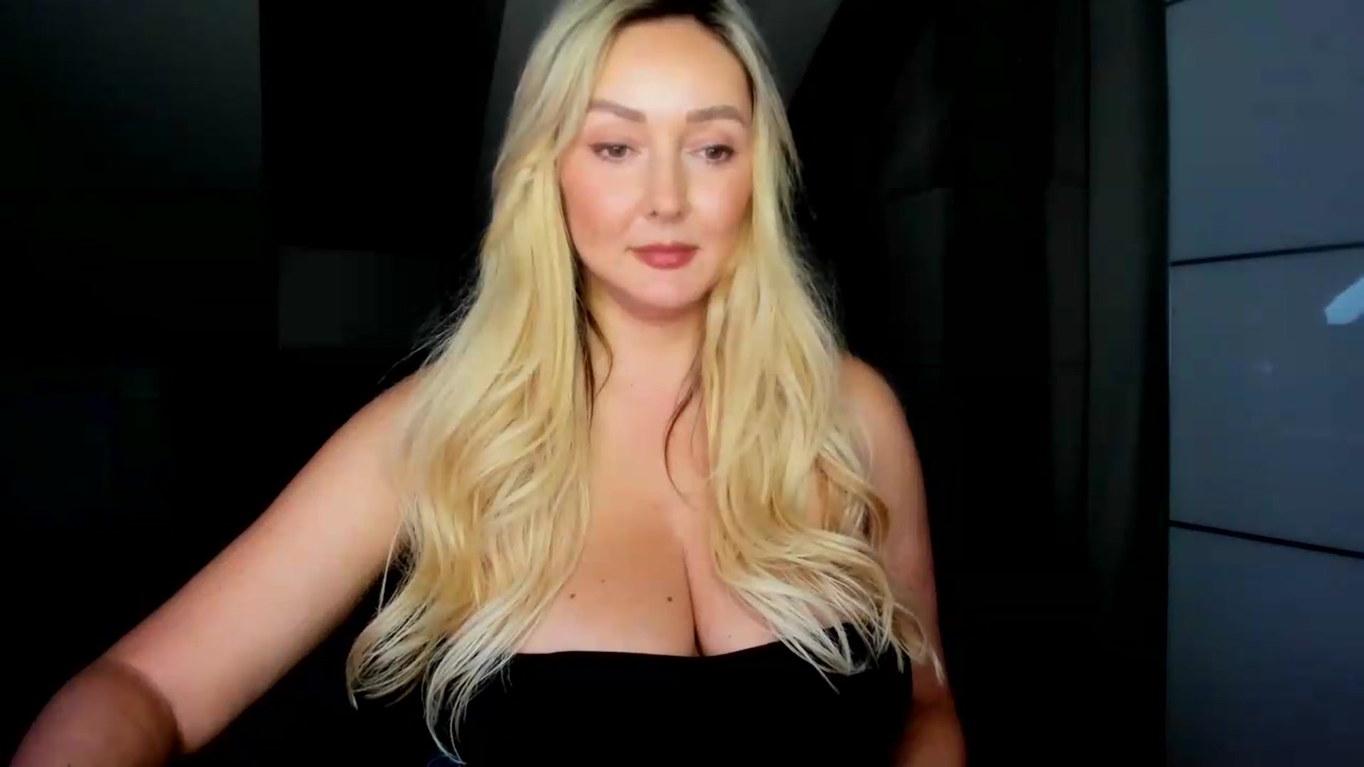 Gallery image thumbnail from Mi_Ha's myfreecams stream on, 08/12/2026, 15:08 image 10 of 20