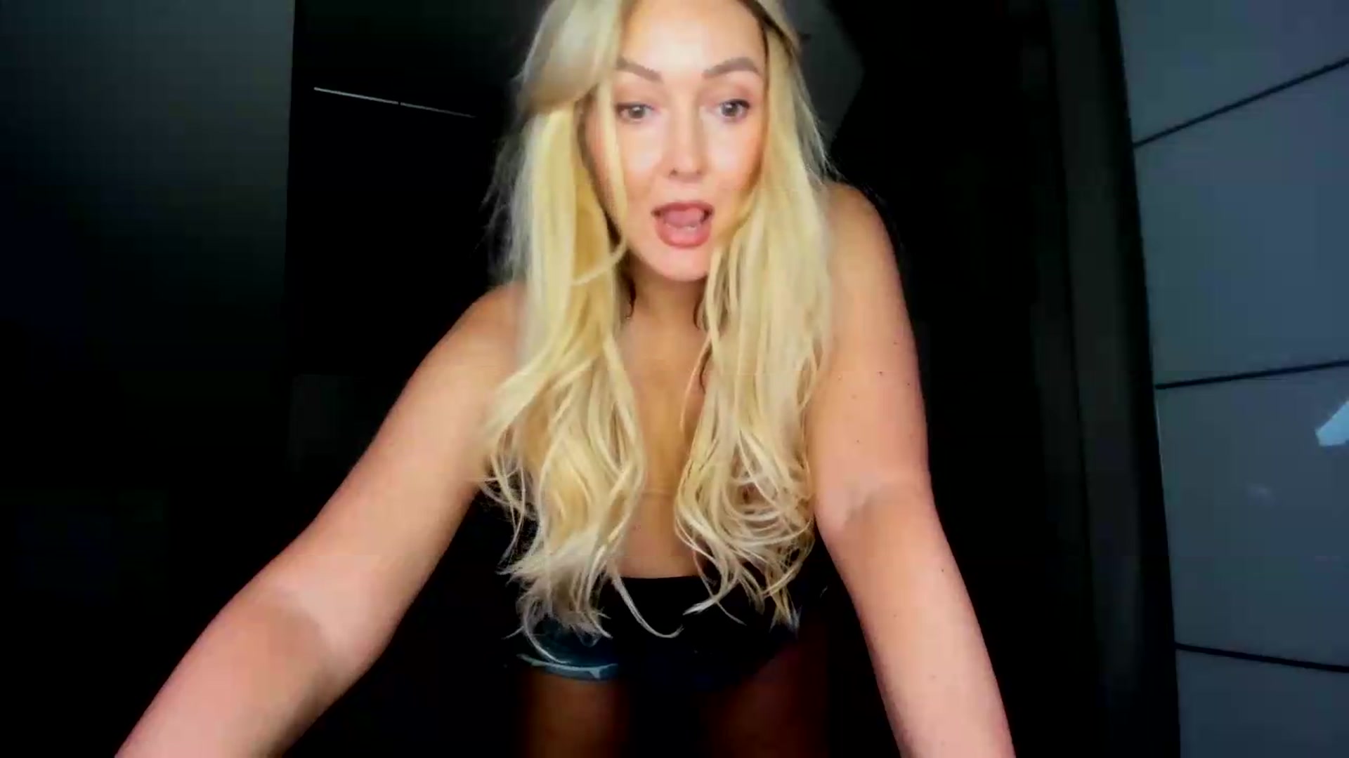 Gallery image thumbnail from Mi_Ha's myfreecams stream on, 08/12/2026, 15:08 image 8 of 20