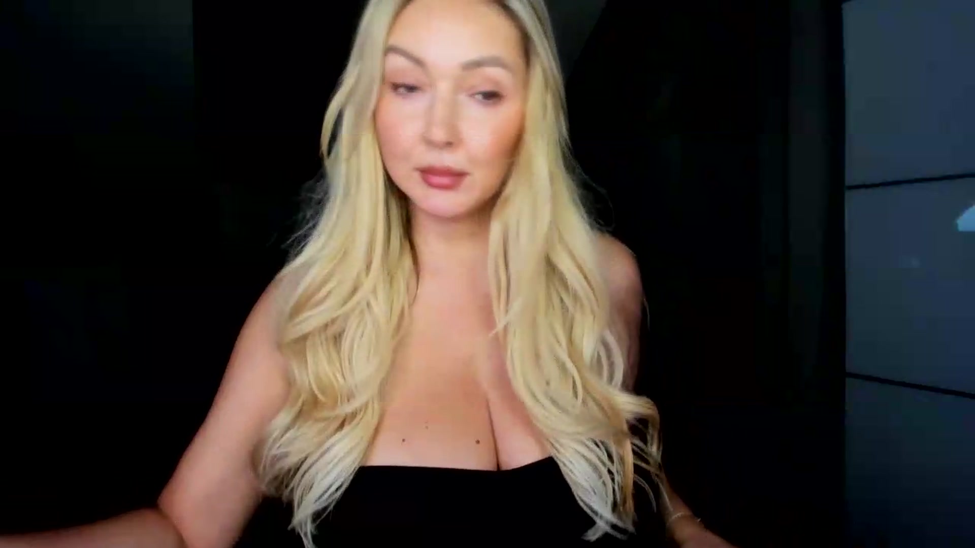 Gallery image thumbnail from Mi_Ha's myfreecams stream on, 08/12/2026, 15:08 image 9 of 20