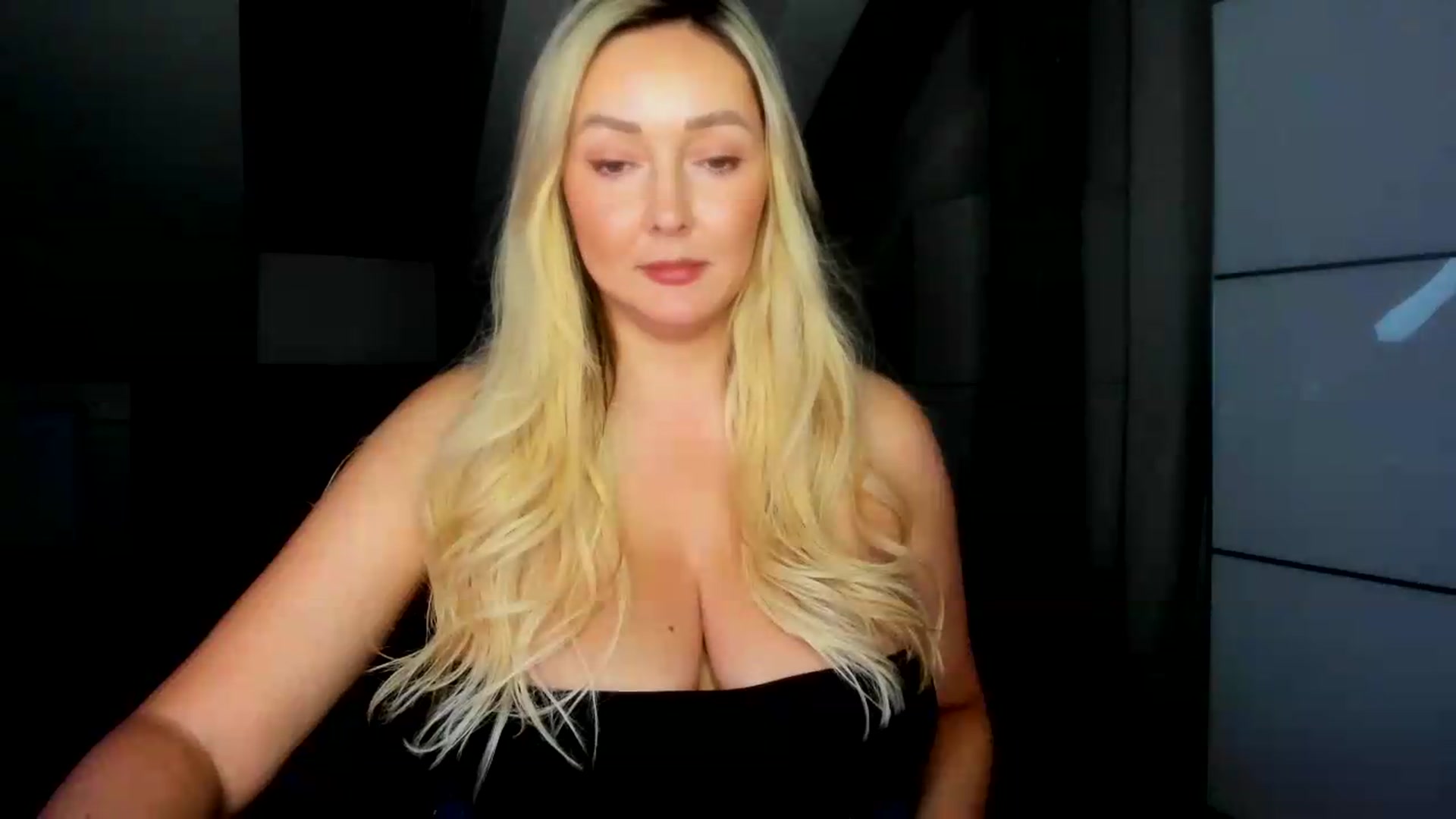 Gallery image thumbnail from Mi_Ha's myfreecams stream on, 08/12/2026, 16:07 image 5 of 20