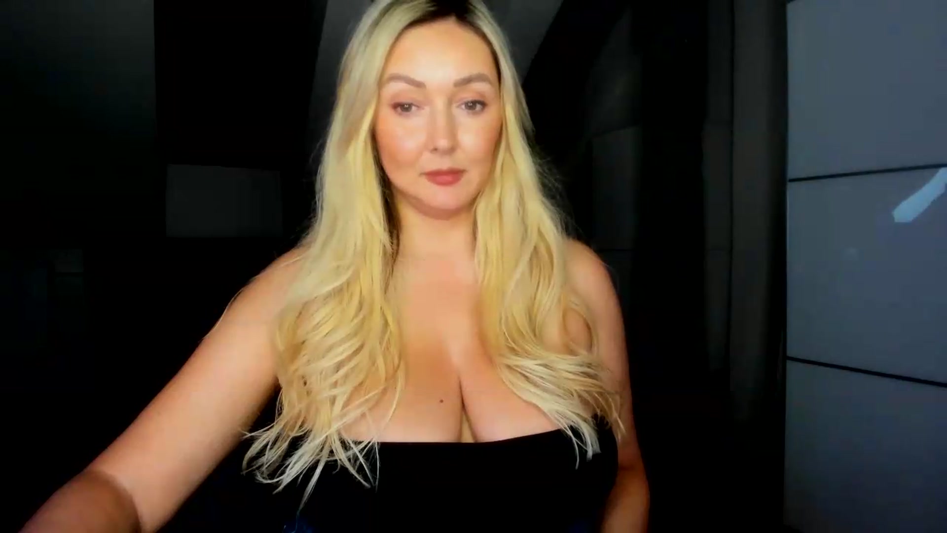 Gallery image thumbnail from Mi_Ha's myfreecams stream on, 08/12/2026, 16:07 image 4 of 20