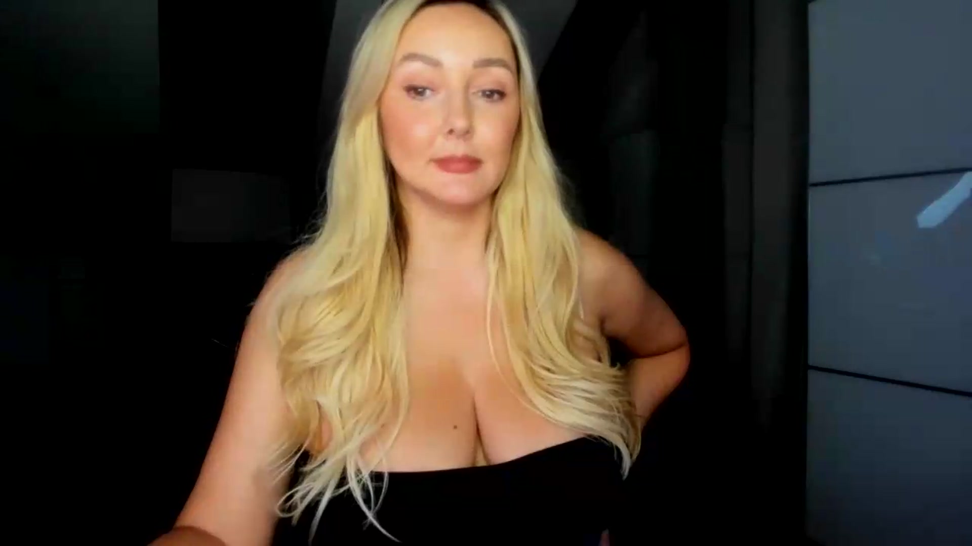 Gallery image thumbnail from Mi_Ha's myfreecams stream on, 08/12/2026, 16:07 image 6 of 20