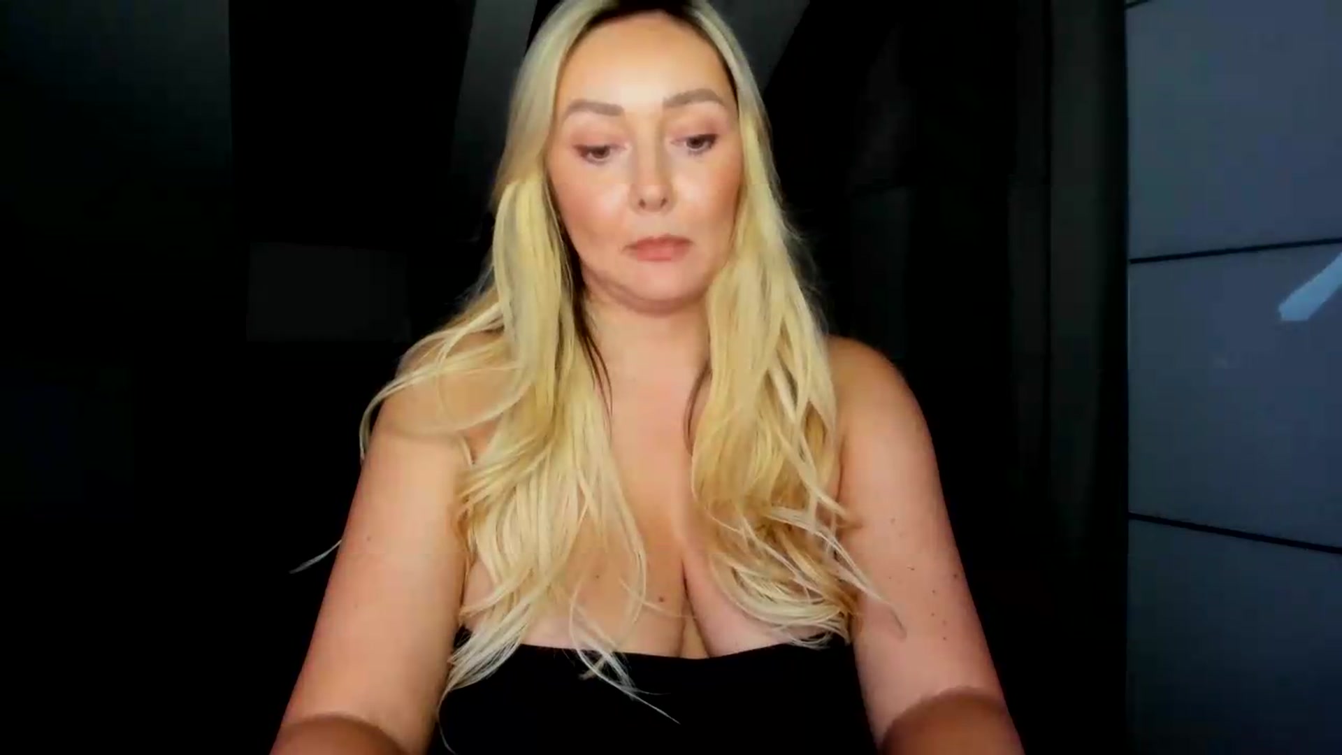Gallery image thumbnail from Mi_Ha's myfreecams stream on, 08/12/2026, 16:07 image 16 of 20