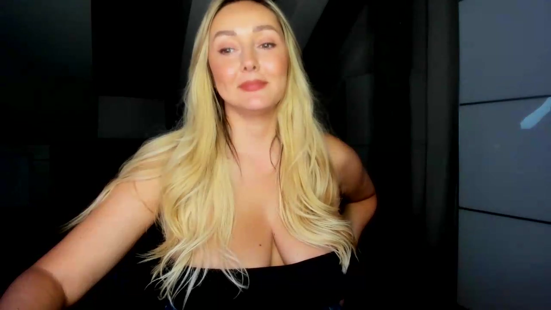 Gallery image thumbnail from Mi_Ha's myfreecams stream on, 08/12/2026, 16:07 image 10 of 20