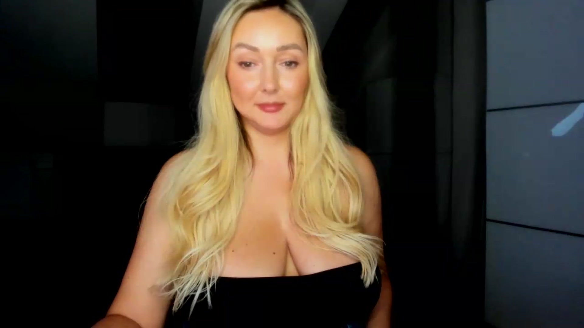 Gallery image thumbnail from Mi_Ha's myfreecams stream on, 08/12/2026, 16:07 image 9 of 20
