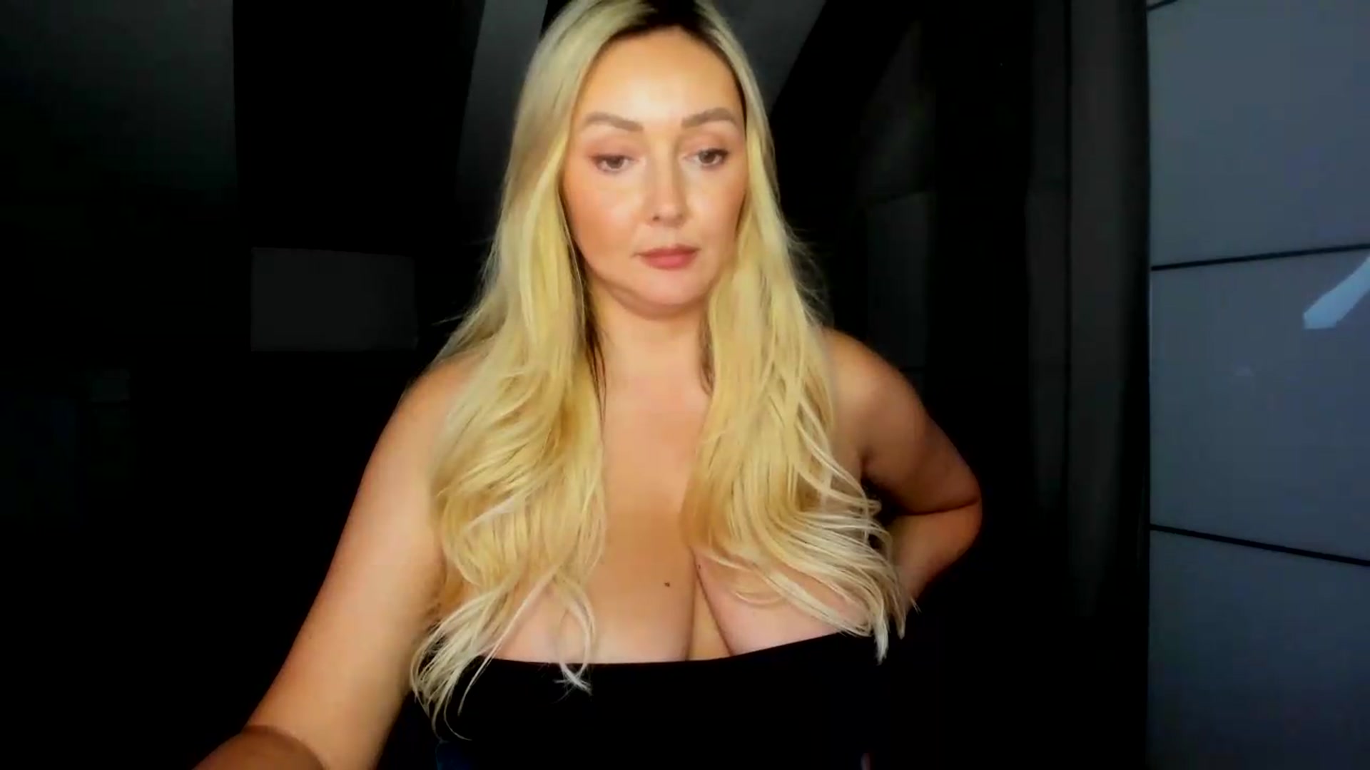 Gallery image thumbnail from Mi_Ha's myfreecams stream on, 08/12/2026, 16:07 image 18 of 20