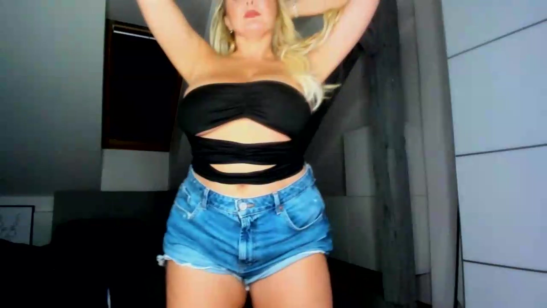Gallery image thumbnail from Mi_Ha's myfreecams stream on, 08/12/2026, 19:37 image 17 of 20