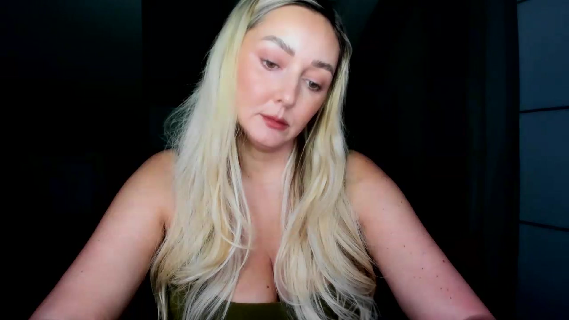 Gallery image thumbnail from Mi_Ha's myfreecams stream on, 08/14/2026, 13:27 image 11 of 20