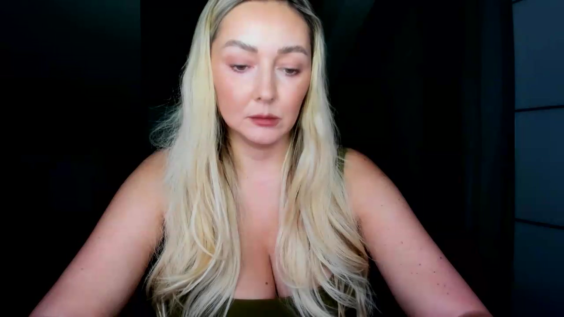 Gallery image thumbnail from Mi_Ha's myfreecams stream on, 08/14/2026, 13:27 image 10 of 20