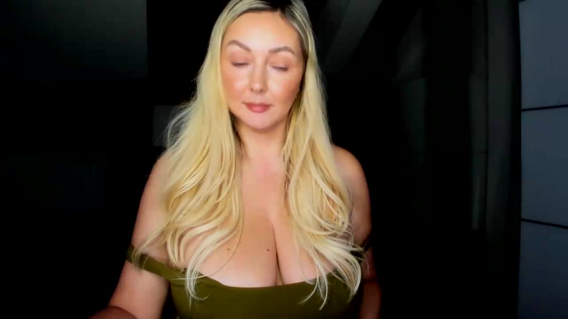 Gallery image thumbnail from Mi_Ha's myfreecams stream on, 08/14/2026, 15:34 image 19 of 20