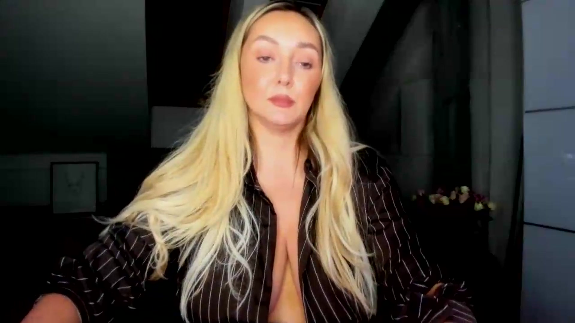 Gallery image thumbnail from Mi_Ha's myfreecams stream on, 08/17/2026, 14:44 image 6 of 20