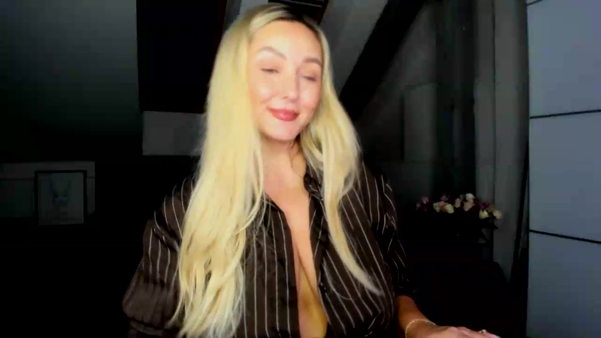 Gallery image thumbnail from Mi_Ha's myfreecams stream on, 08/17/2026, 20:20 image 2 of 20