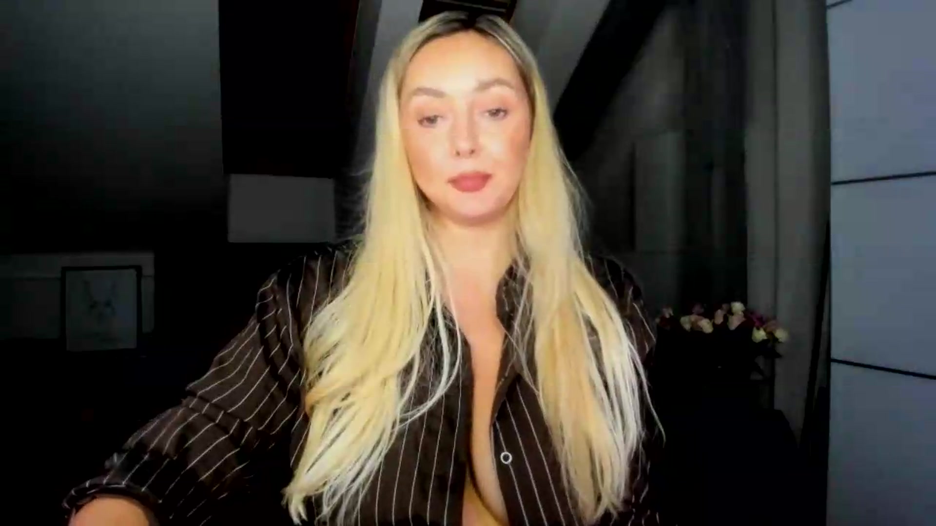 Gallery image thumbnail from Mi_Ha's myfreecams stream on, 08/17/2026, 20:20 image 19 of 20