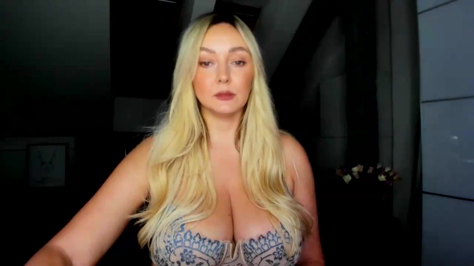 Gallery image thumbnail from Mi_Ha's myfreecams stream on, 08/18/2026, 13:33 image 4 of 20