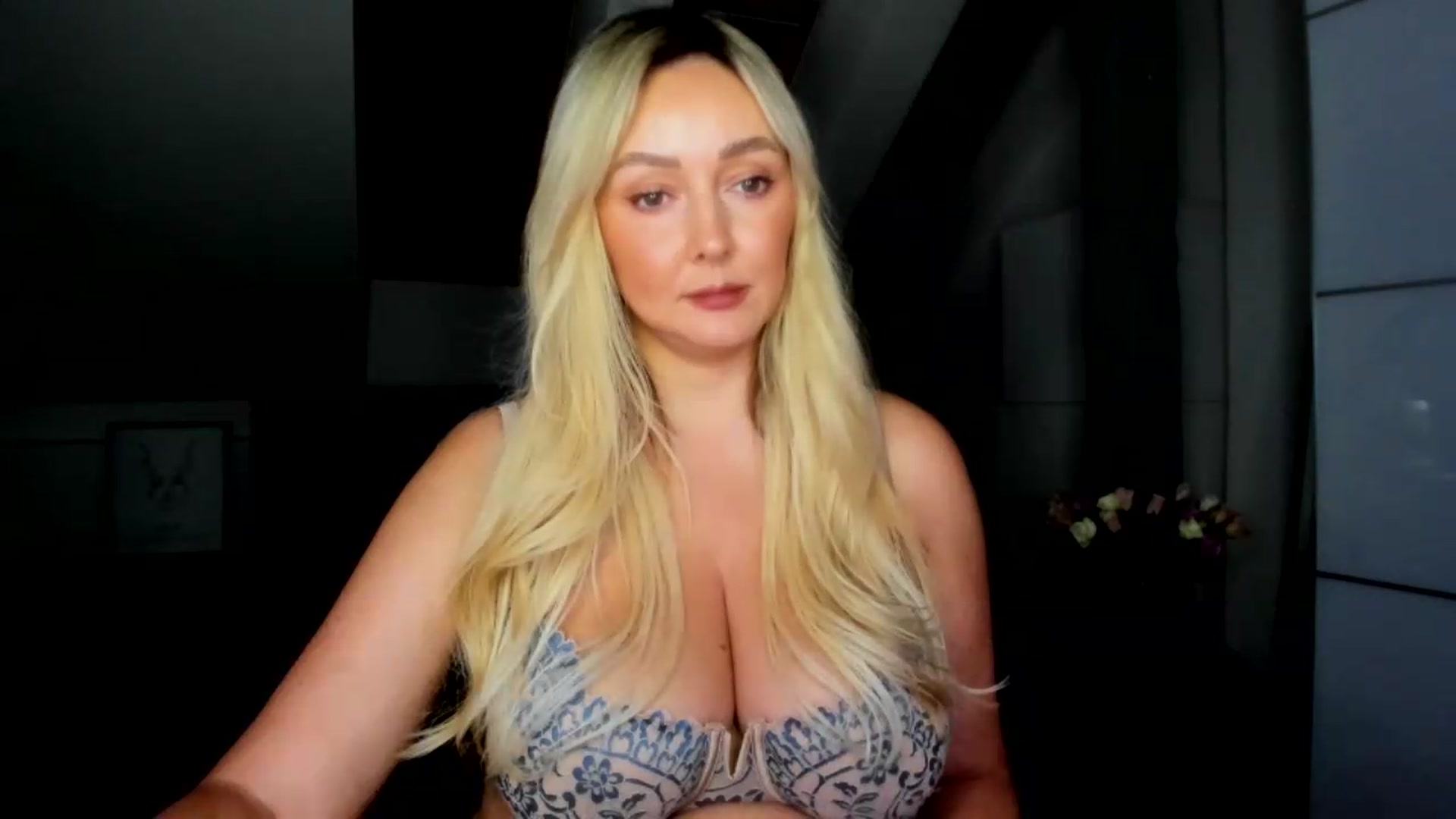 Gallery image thumbnail from Mi_Ha's myfreecams stream on, 08/18/2026, 13:33 image 18 of 20