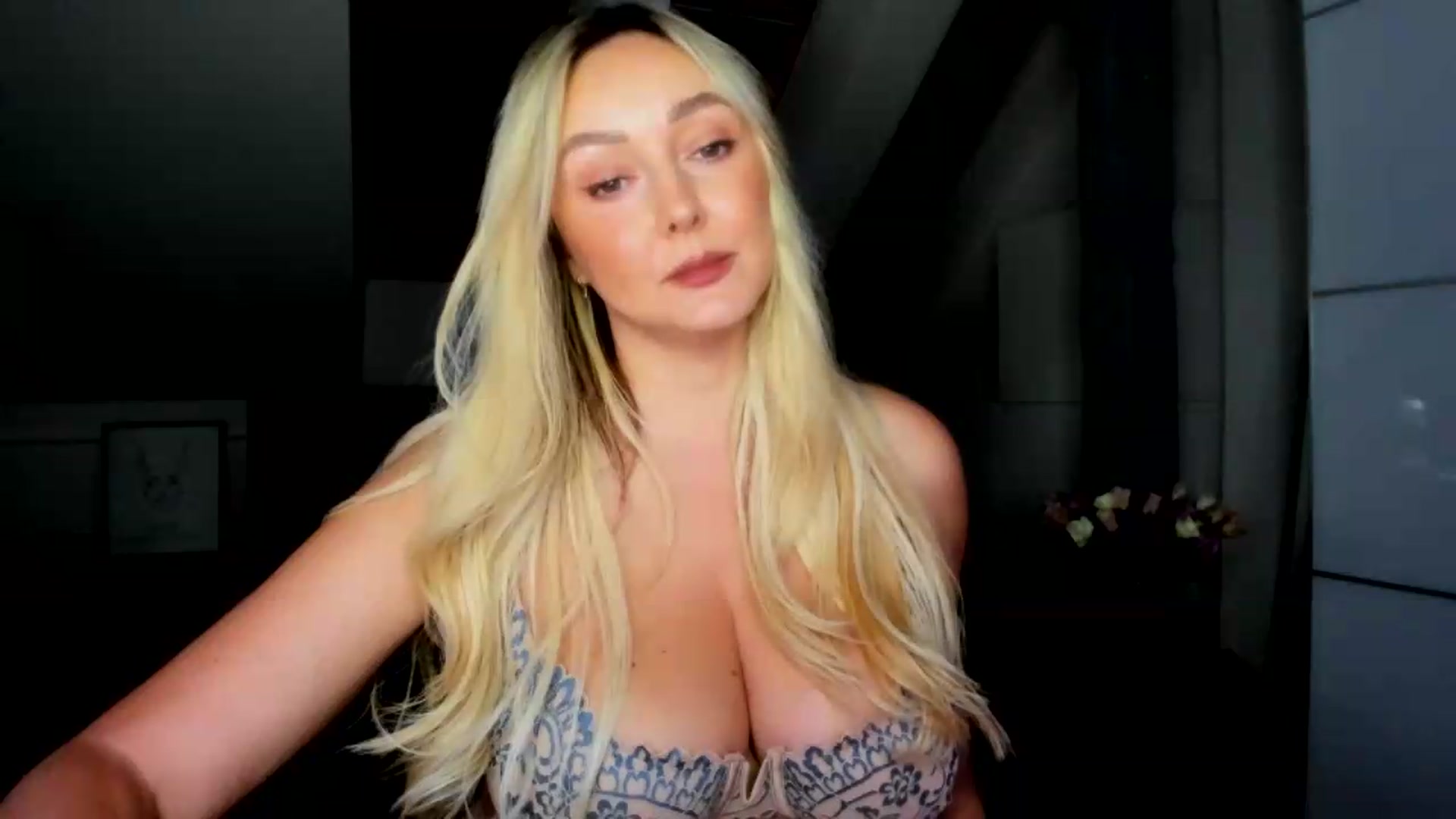 Gallery image thumbnail from Mi_Ha's myfreecams stream on, 08/18/2026, 13:33 image 10 of 20