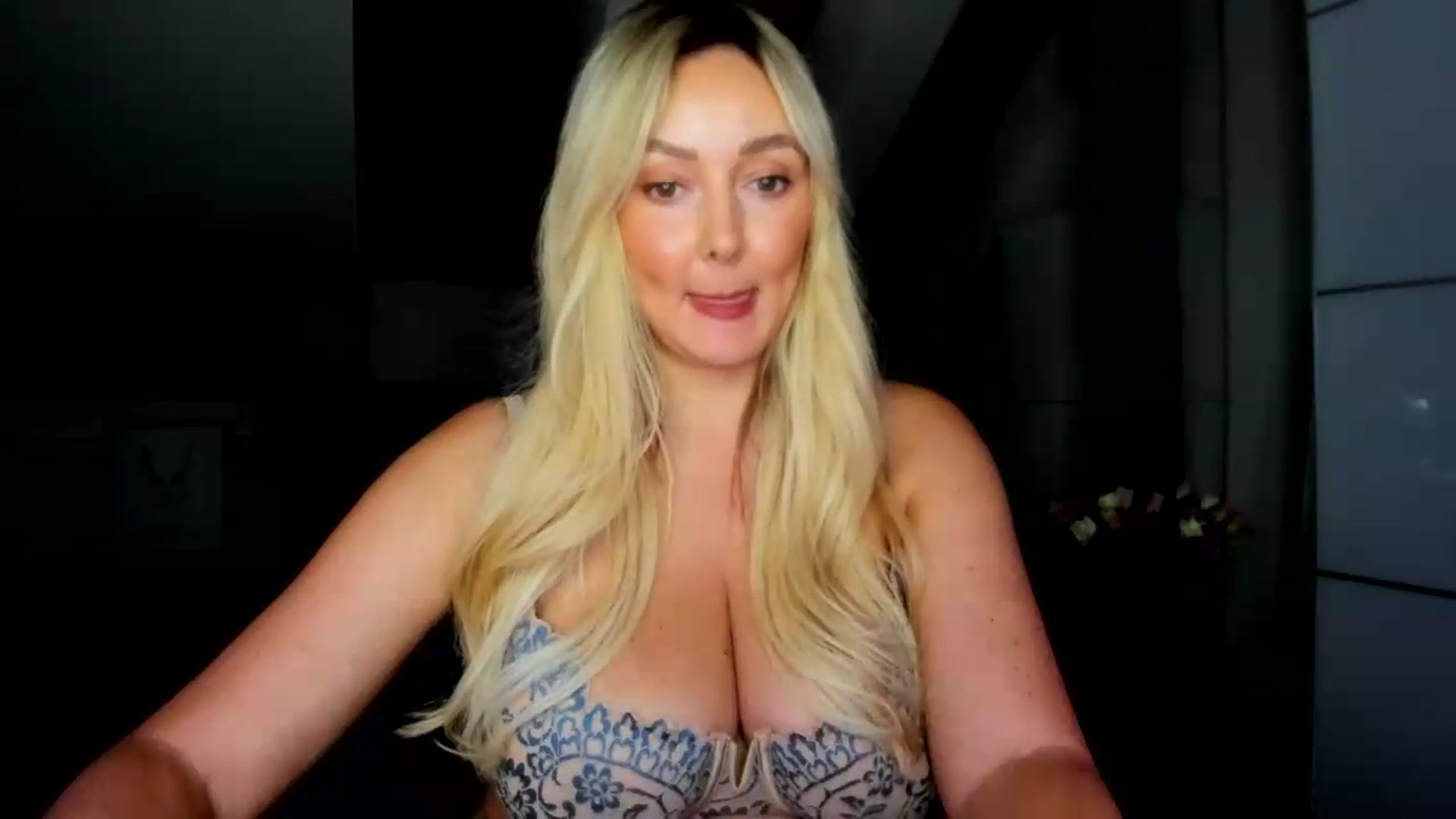 Gallery image thumbnail from Mi_Ha's myfreecams stream on, 08/18/2026, 13:33 image 19 of 20