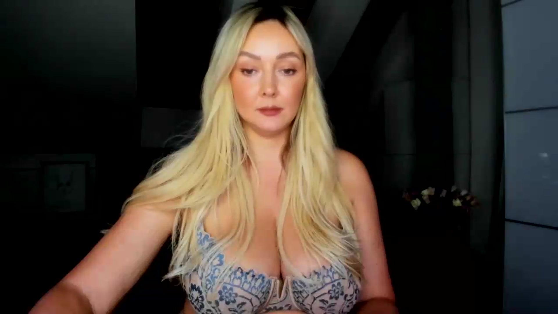 Gallery image thumbnail from Mi_Ha's myfreecams stream on, 08/18/2026, 13:33 image 12 of 20
