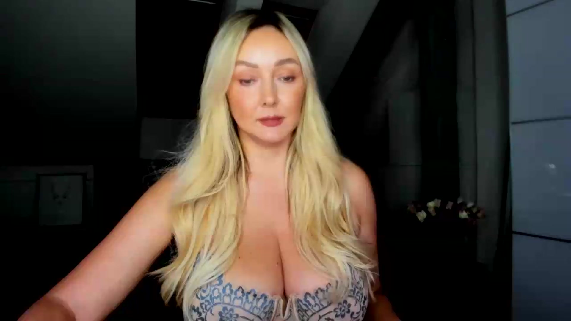 Gallery image thumbnail from Mi_Ha's myfreecams stream on, 08/18/2026, 13:33 image 7 of 20