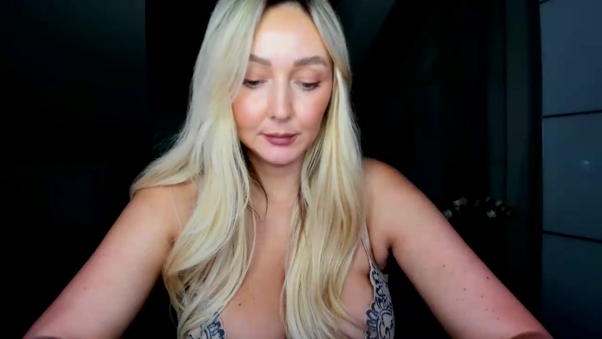 Gallery image thumbnail from Mi_Ha's myfreecams stream on, 08/18/2026, 15:05 image 11 of 20
