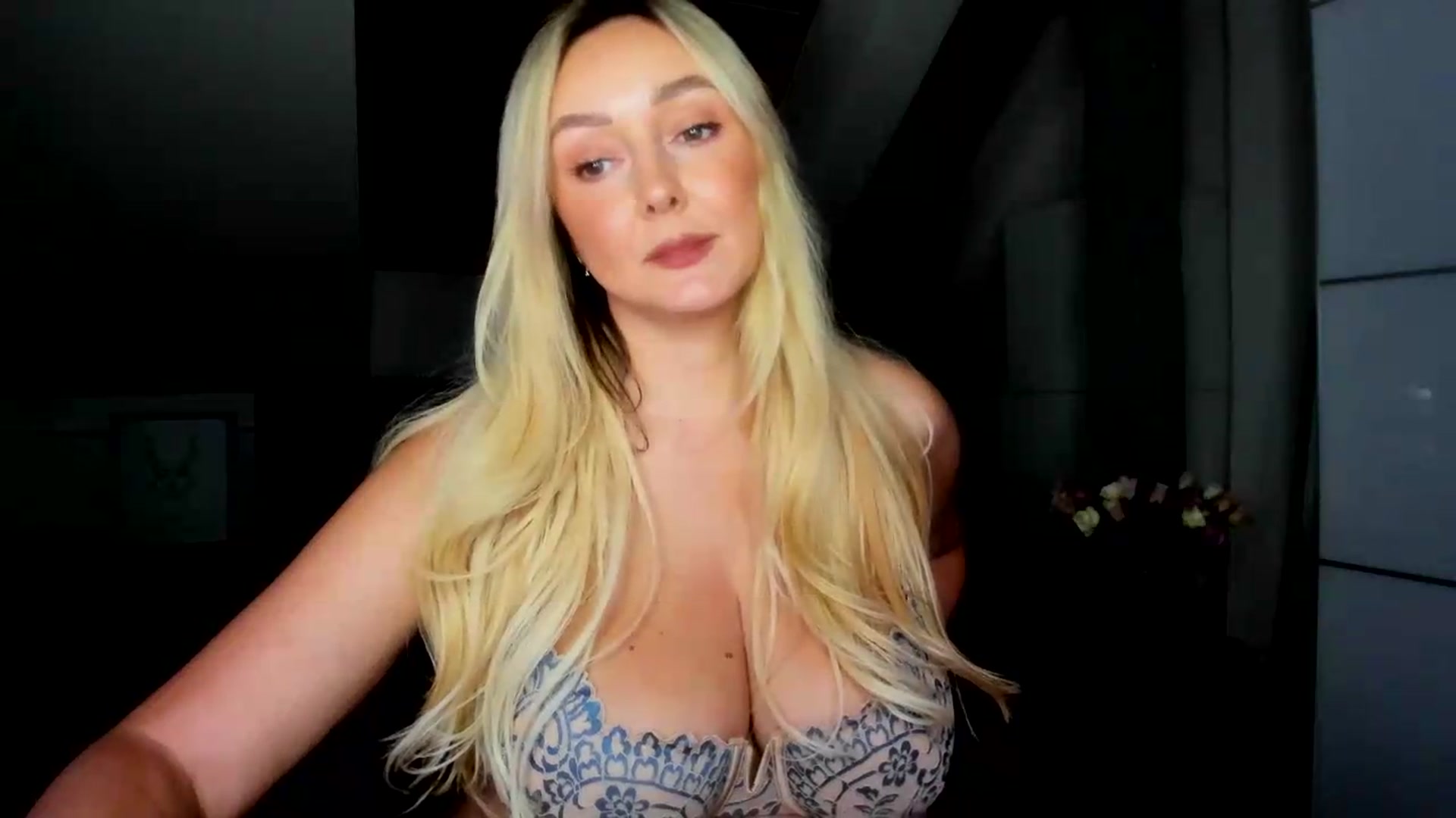Gallery image thumbnail from Mi_Ha's myfreecams stream on, 08/18/2026, 15:05 image 4 of 20