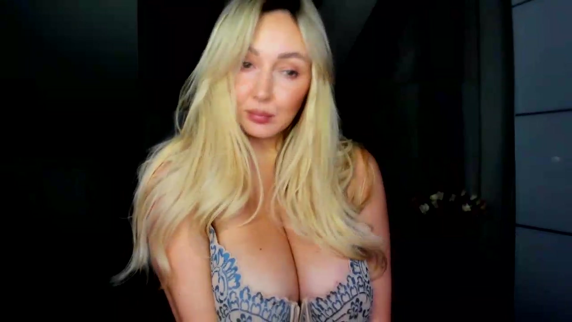 Gallery image thumbnail from Mi_Ha's myfreecams stream on, 08/18/2026, 15:05 image 2 of 20