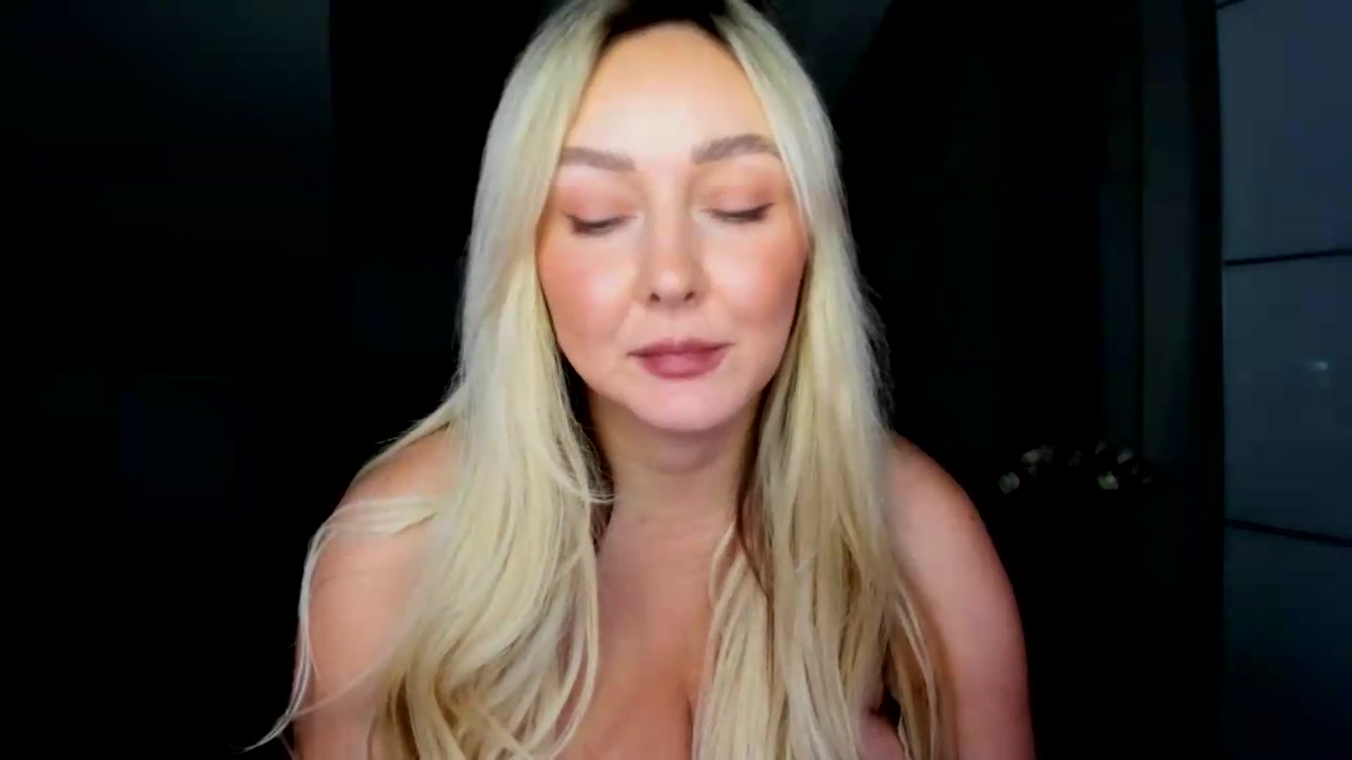 Gallery image thumbnail from Mi_Ha's myfreecams stream on, 08/18/2026, 15:05 image 6 of 20