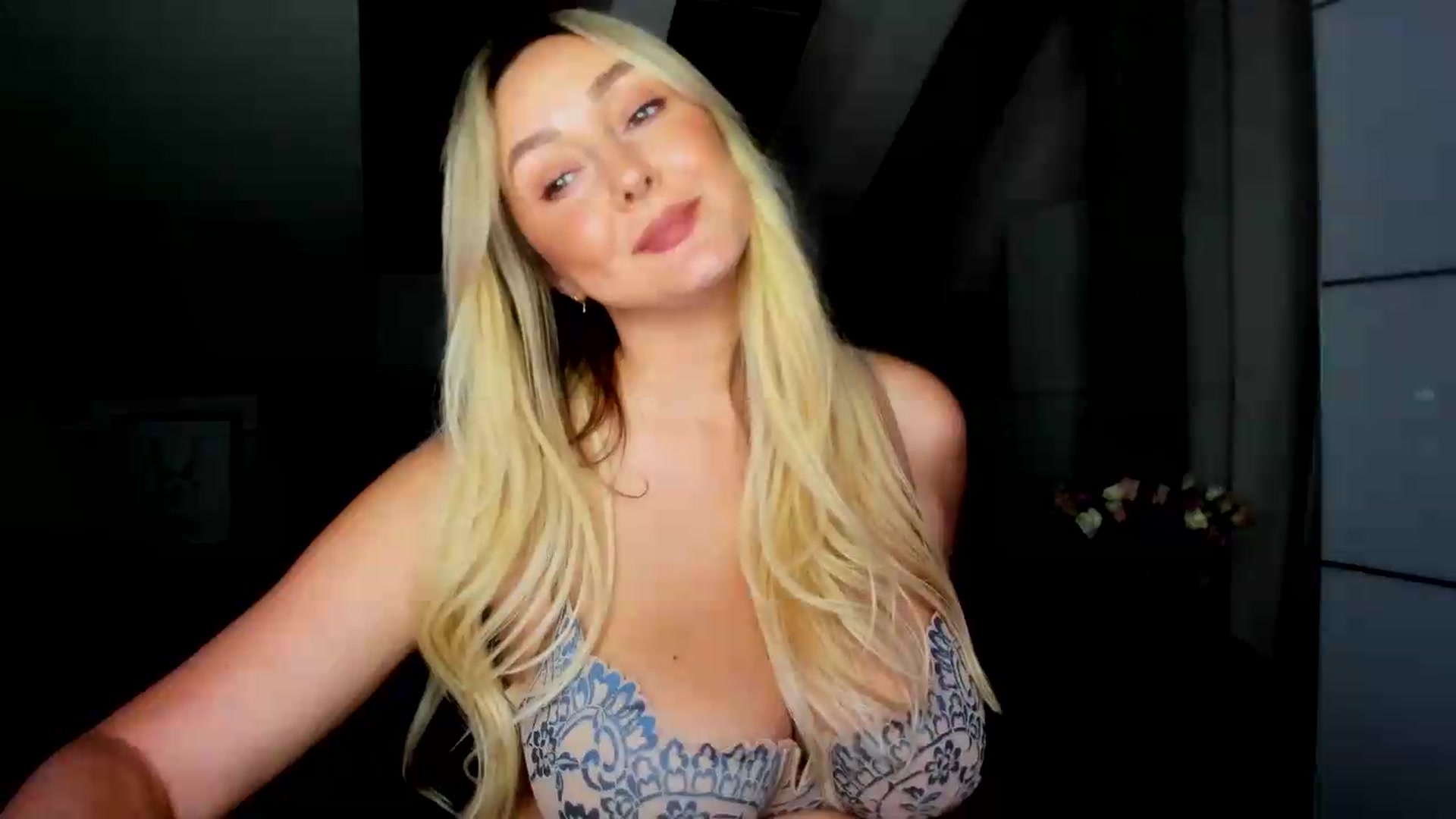 Gallery image thumbnail from Mi_Ha's myfreecams stream on, 08/18/2026, 15:05 image 13 of 20