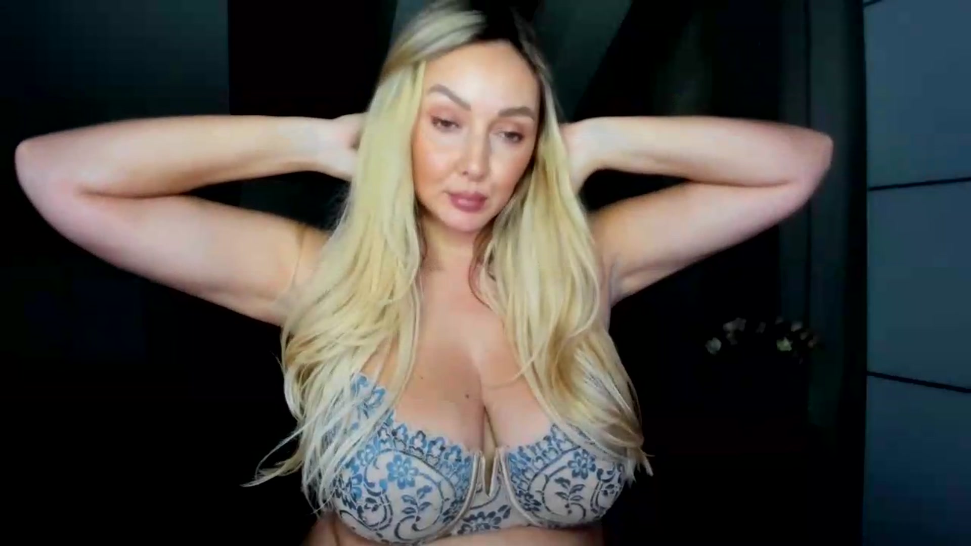 Gallery image thumbnail from Mi_Ha's myfreecams stream on, 08/18/2026, 16:03 image 11 of 20