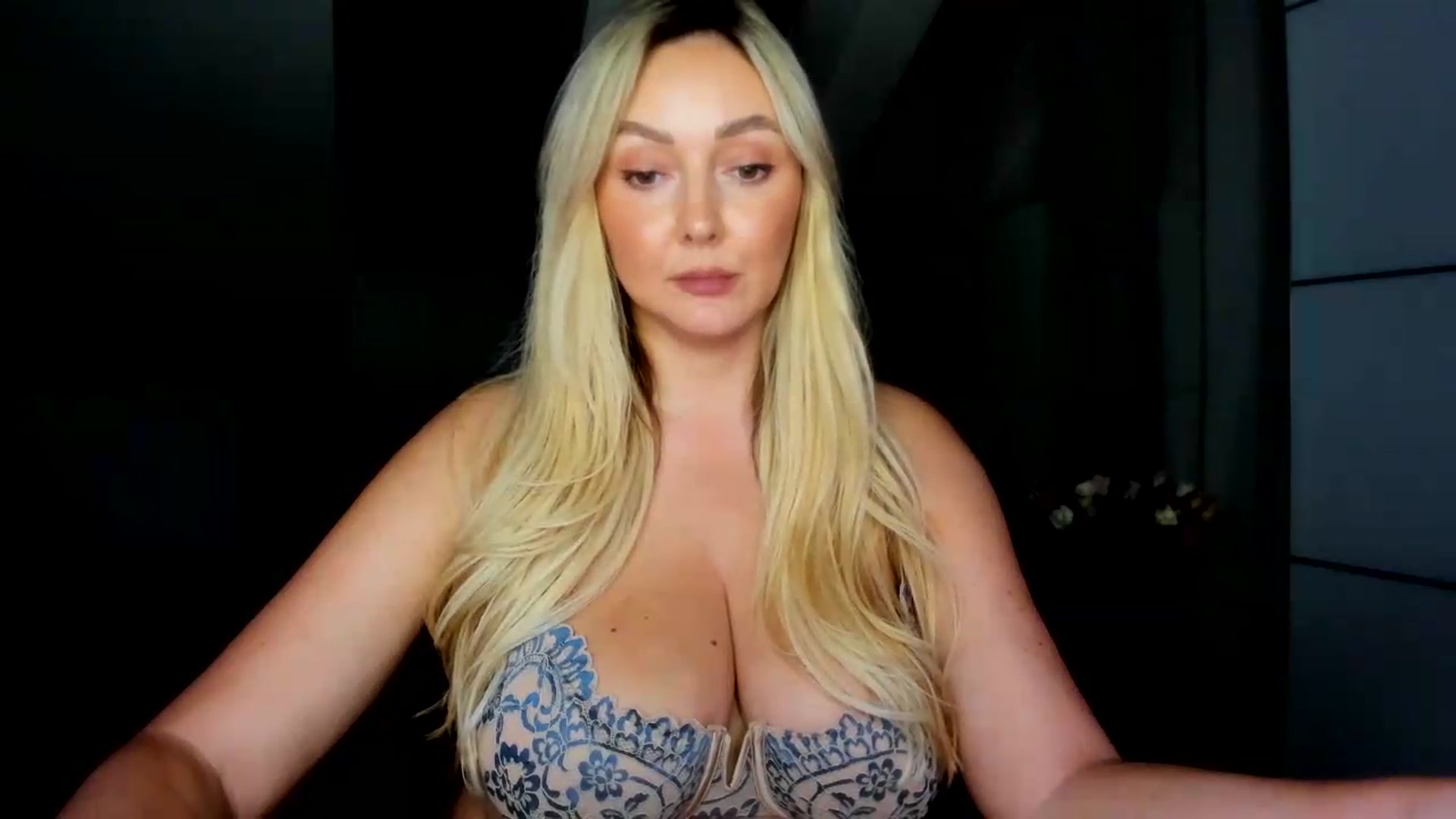 Gallery image thumbnail from Mi_Ha's myfreecams stream on, 08/18/2026, 16:03 image 18 of 20