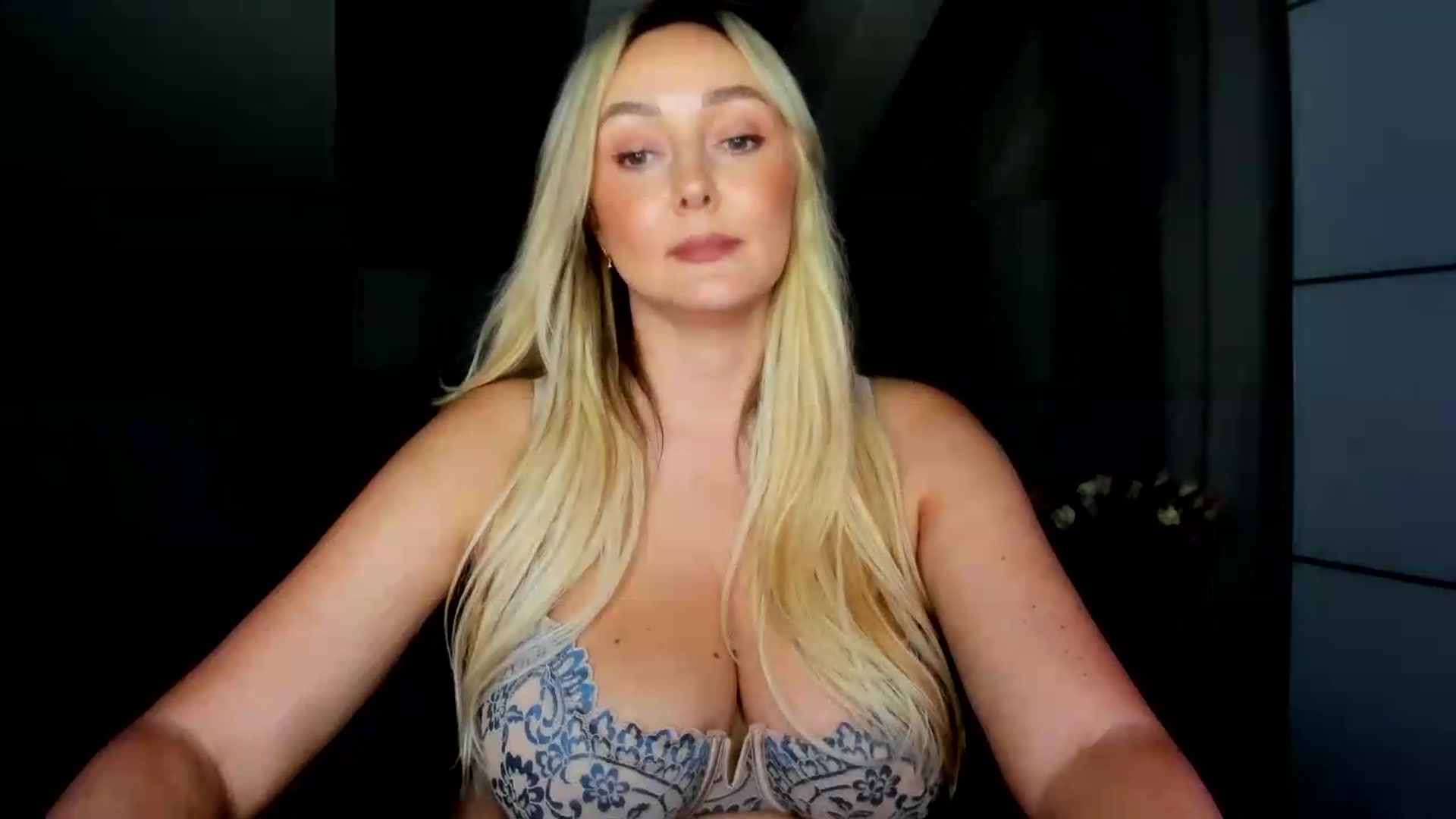Gallery image thumbnail from Mi_Ha's myfreecams stream on, 08/18/2026, 16:03 image 16 of 20