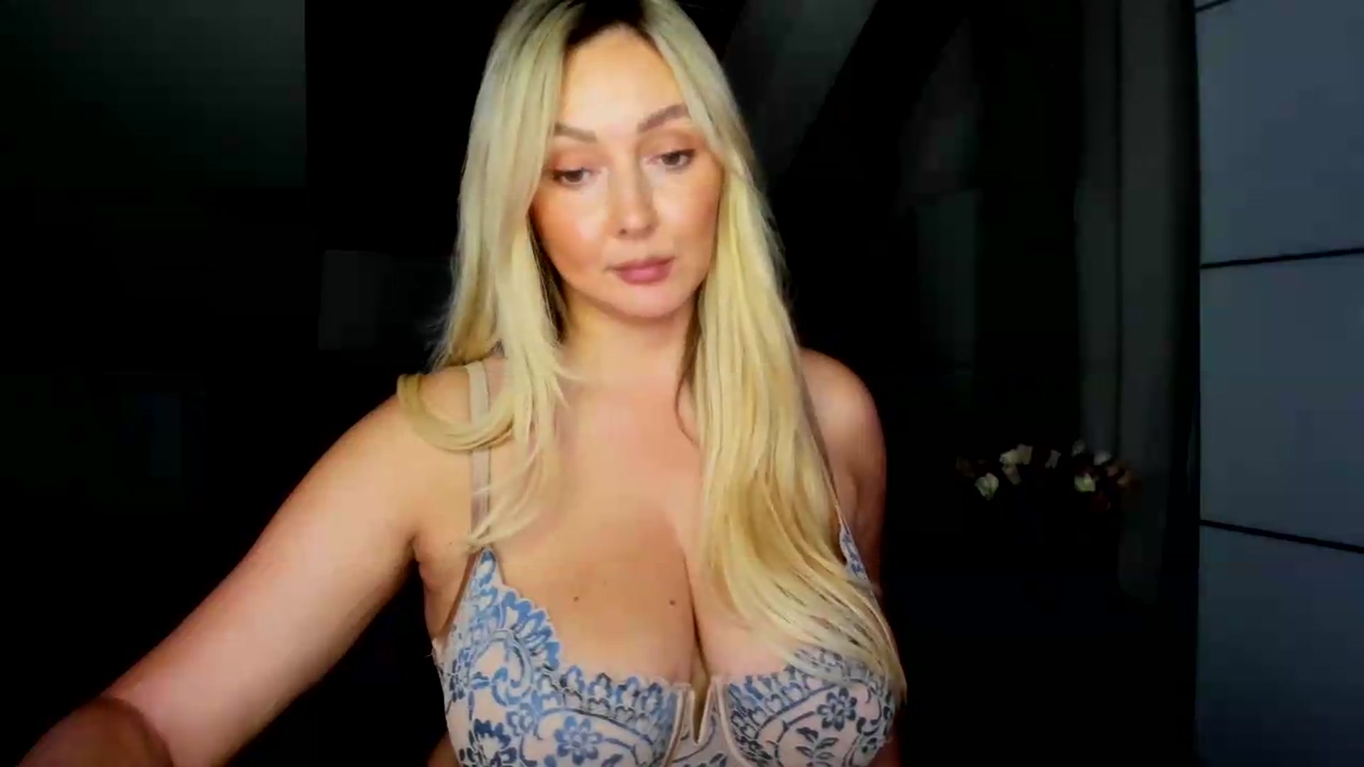 Gallery image thumbnail from Mi_Ha's myfreecams stream on, 08/18/2026, 16:03 image 19 of 20