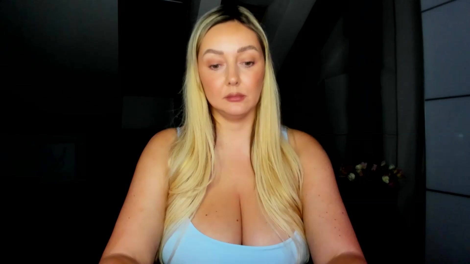 Gallery image thumbnail from Mi_Ha's myfreecams stream on, 08/19/2026, 15:55 image 17 of 20