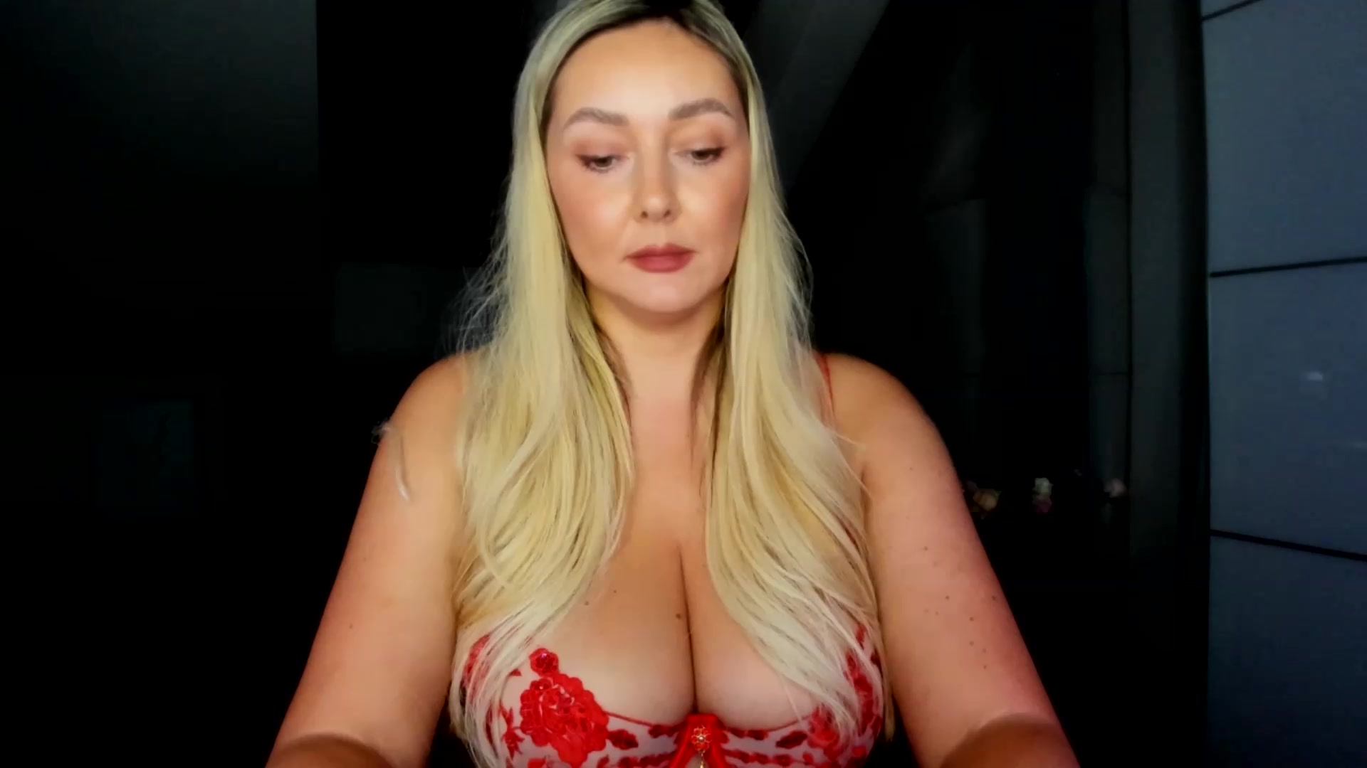 Gallery image thumbnail from Mi_Ha's myfreecams stream on, 08/20/2026, 14:34 image 18 of 20