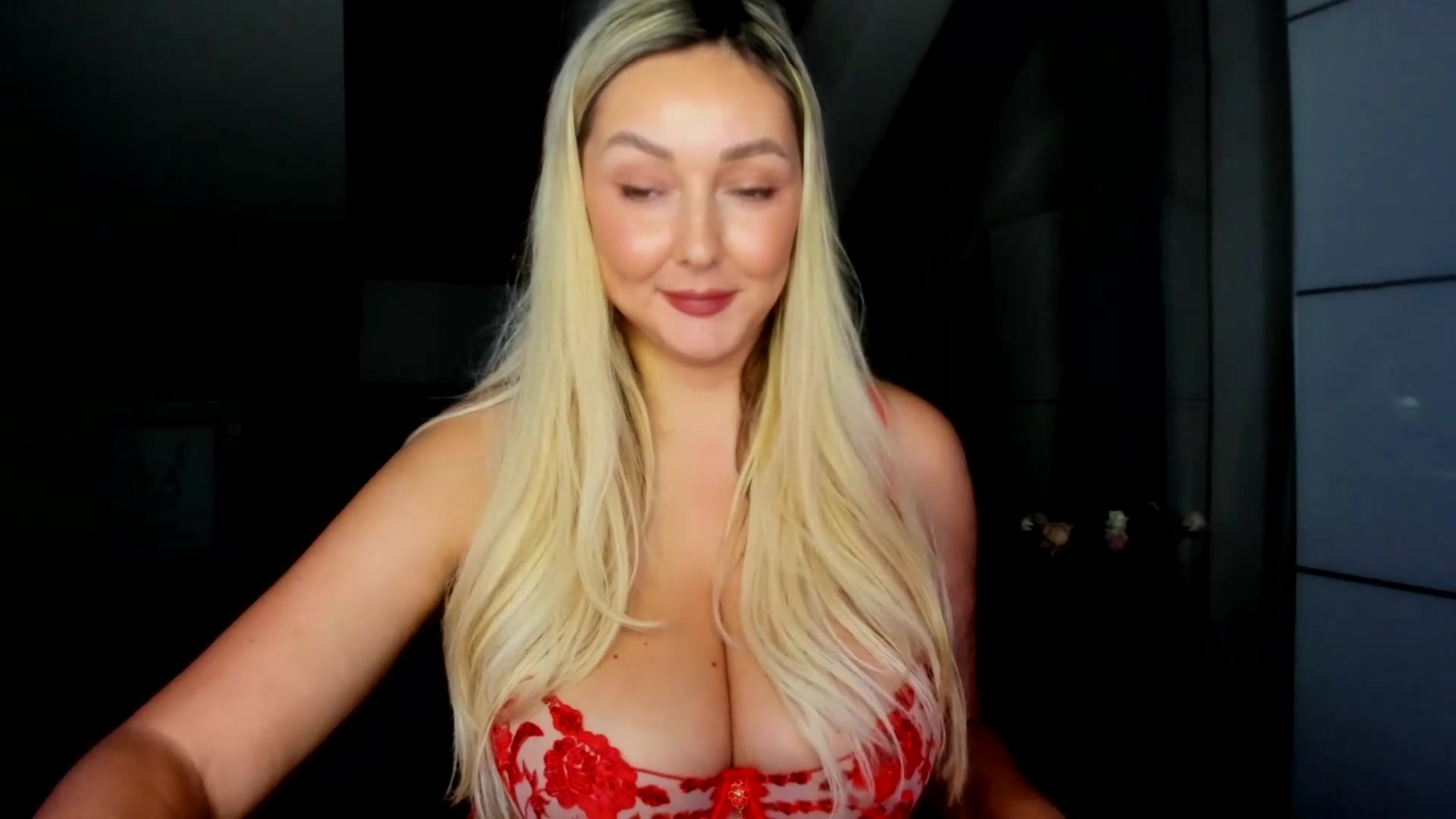 Gallery image thumbnail from Mi_Ha's myfreecams stream on, 08/20/2026, 14:34 image 11 of 20