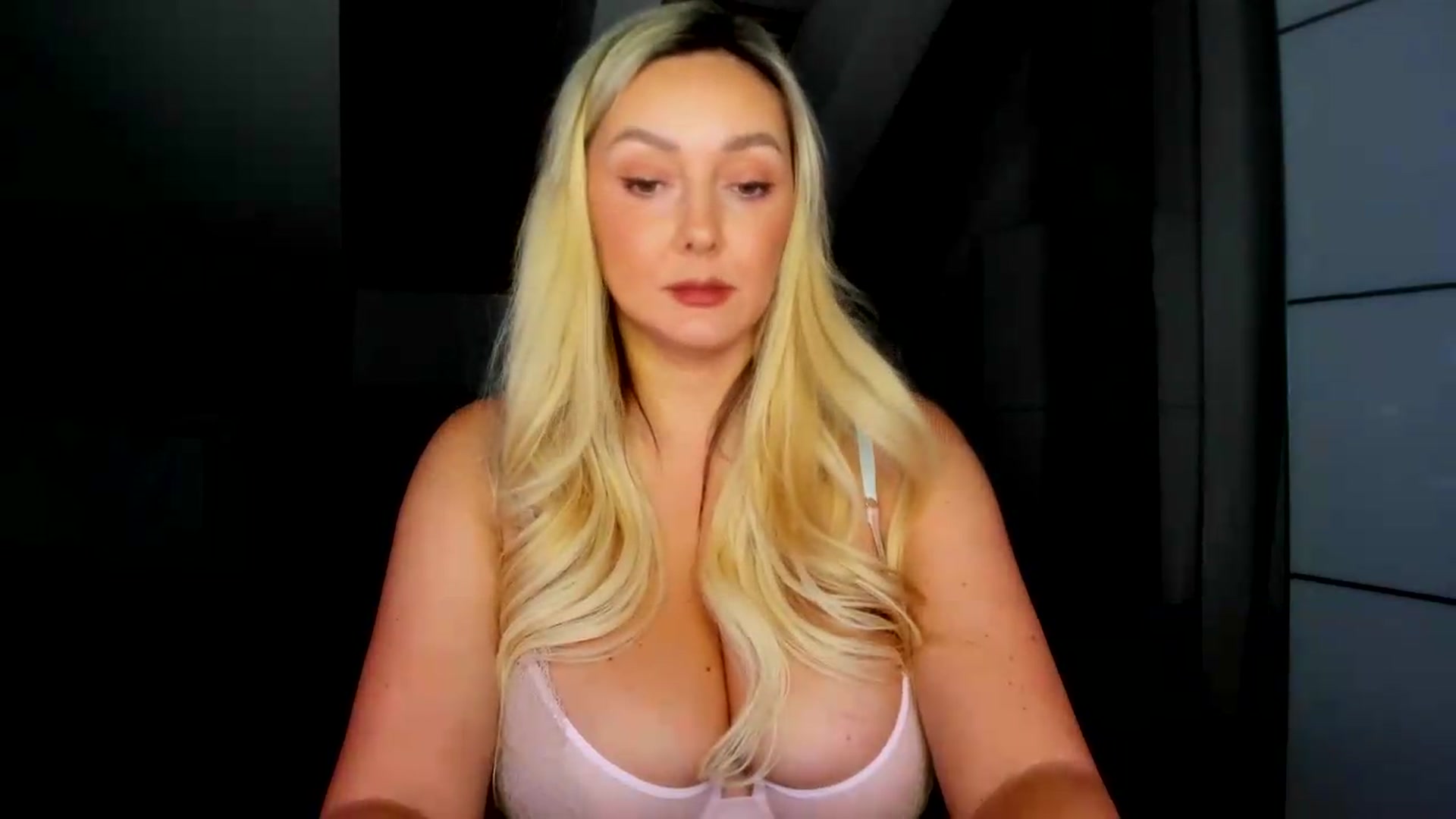 Gallery image thumbnail from Mi_Ha's myfreecams stream on, 08/22/2026, 13:26 image 8 of 20