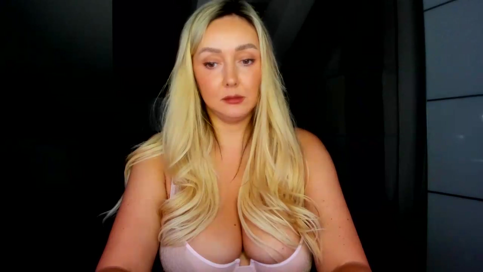 Gallery image thumbnail from Mi_Ha's myfreecams stream on, 08/22/2026, 13:26 image 17 of 20