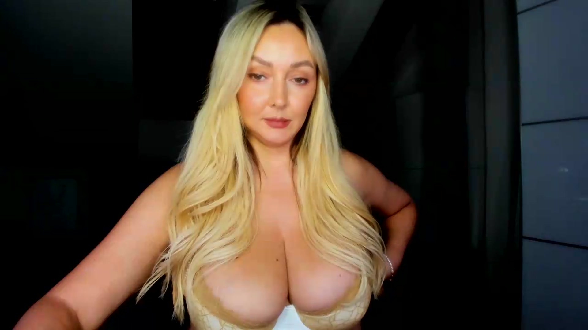 Gallery image thumbnail from Mi_Ha's myfreecams stream on, 08/25/2026, 14:10 image 14 of 20
