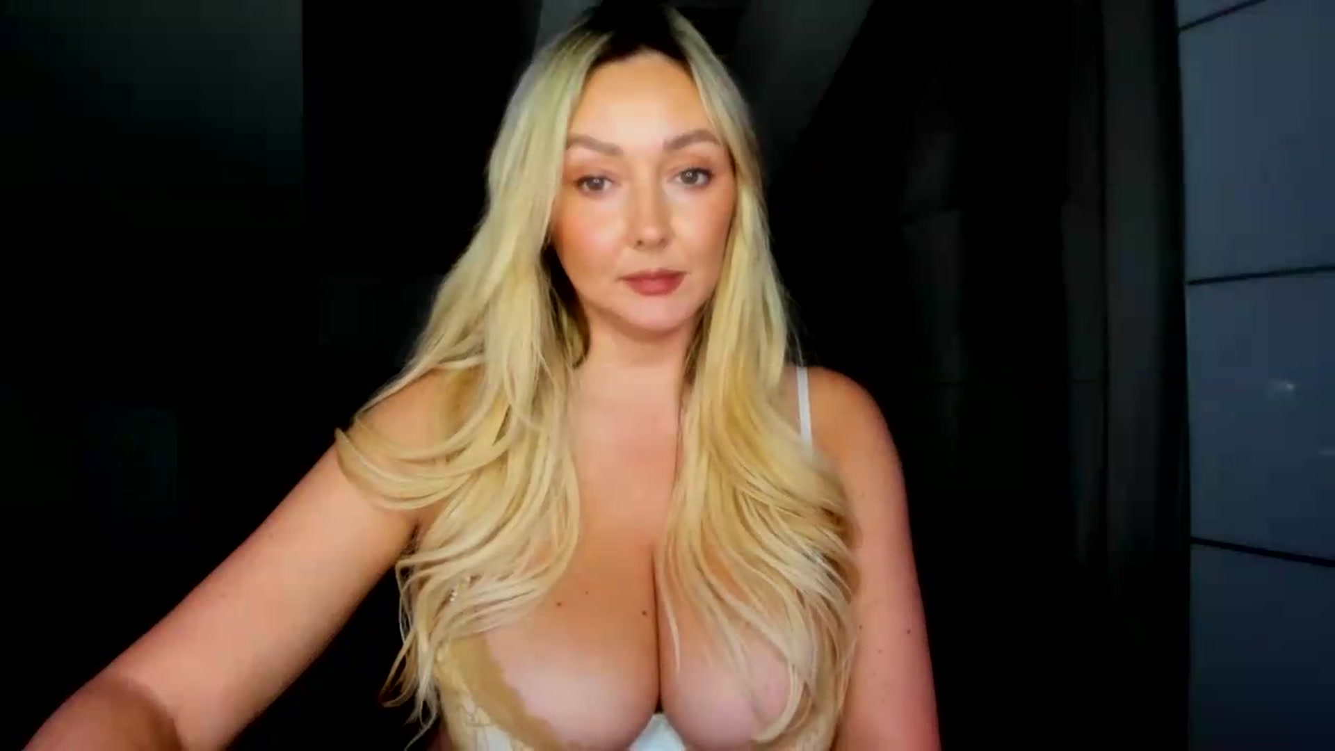 Gallery image thumbnail from Mi_Ha's myfreecams stream on, 08/25/2026, 14:10 image 9 of 20