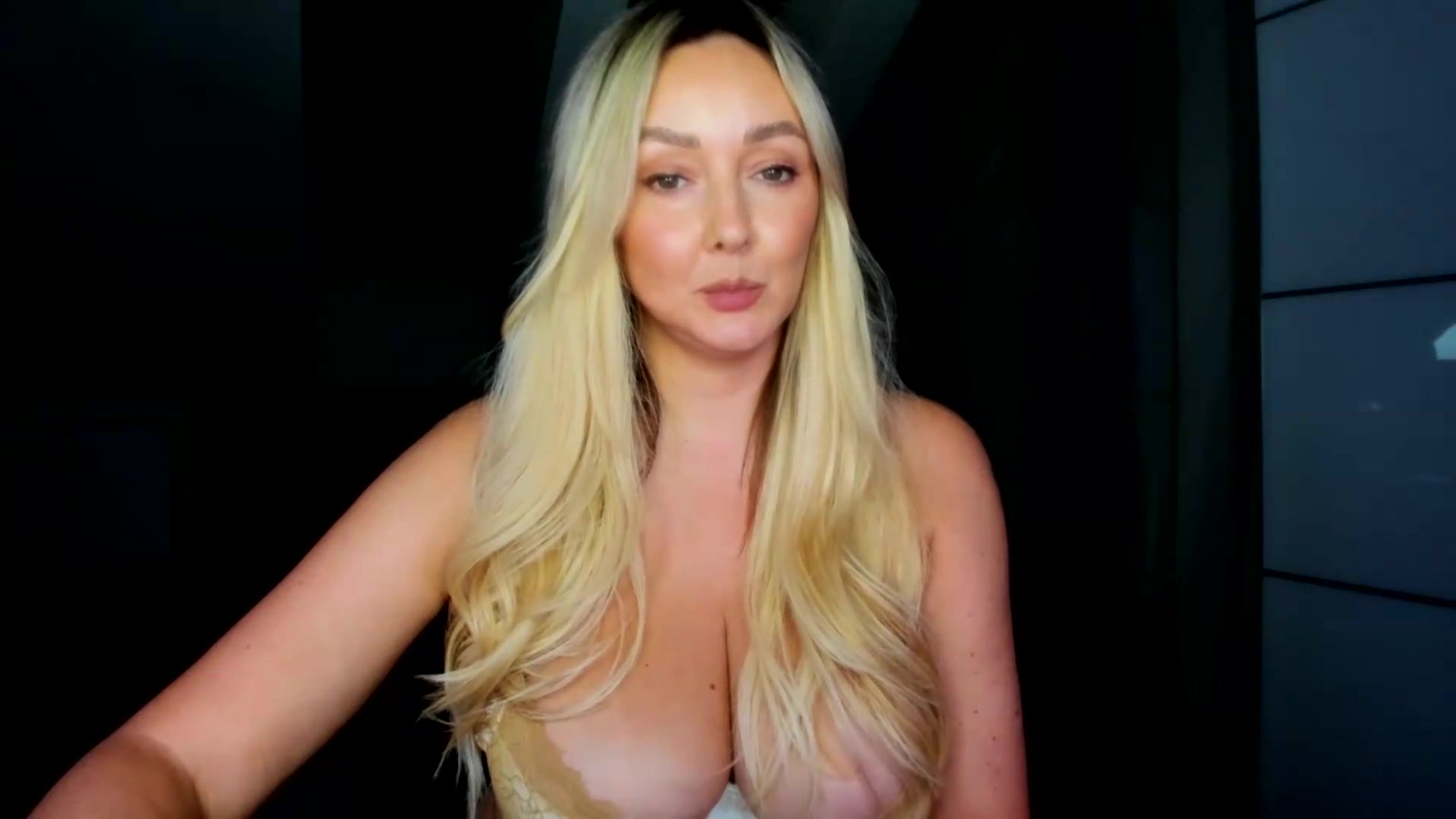 Gallery image thumbnail from Mi_Ha's myfreecams stream on, 08/25/2026, 15:37 image 19 of 20