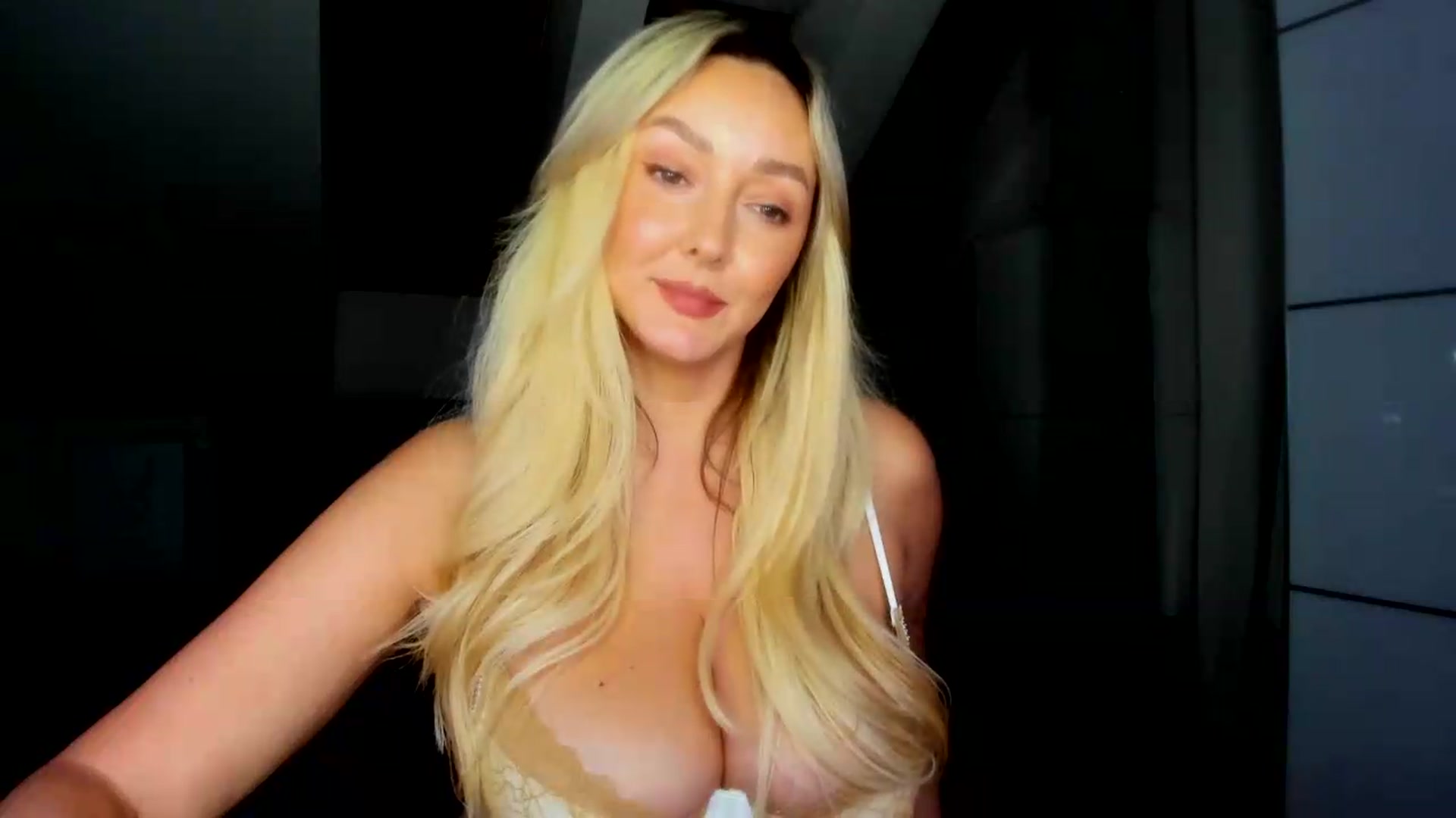 Gallery image thumbnail from Mi_Ha's myfreecams stream on, 08/25/2026, 15:37 image 11 of 20