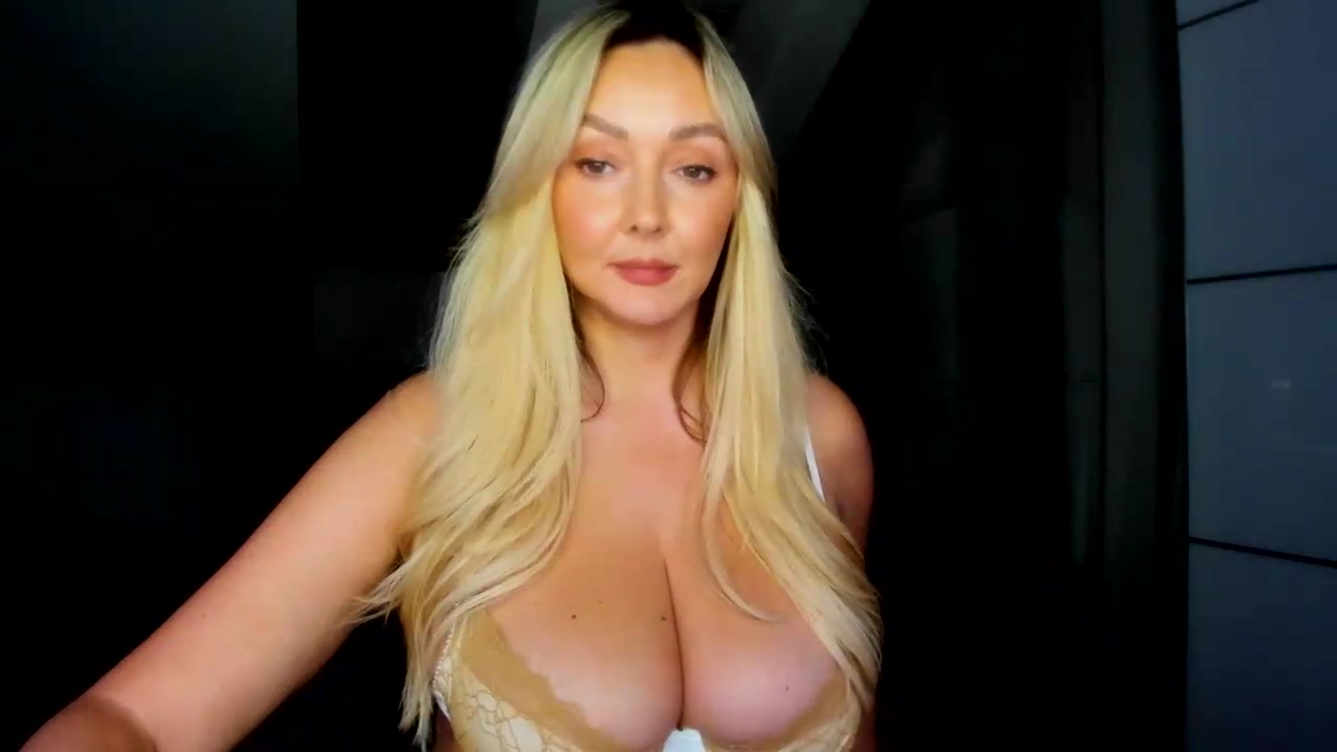 Gallery image thumbnail from Mi_Ha's myfreecams stream on, 08/25/2026, 15:37 image 10 of 20